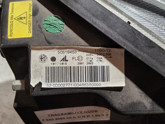 185301 Alfa Romeo Giulietta bal első xenon fényszóró, jobb kormányos kivitel