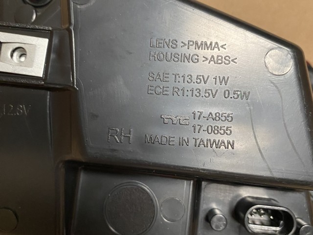 Fiat Freemont 2011-2015 utángyártott új Jobb hátsó belső lámpa gyárilag sötétített kivitel!!