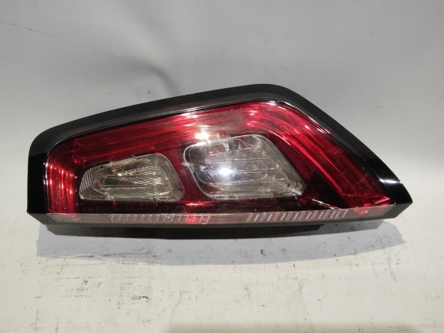 182906 Fiat Punto Evo jobb hátsó lámpa, szögletes csatlakozós, izzófoglalat sérült!!!