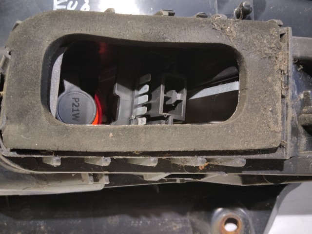 182906 Fiat Punto Evo jobb hátsó lámpa, szögletes csatlakozós, izzófoglalat sérült!!!