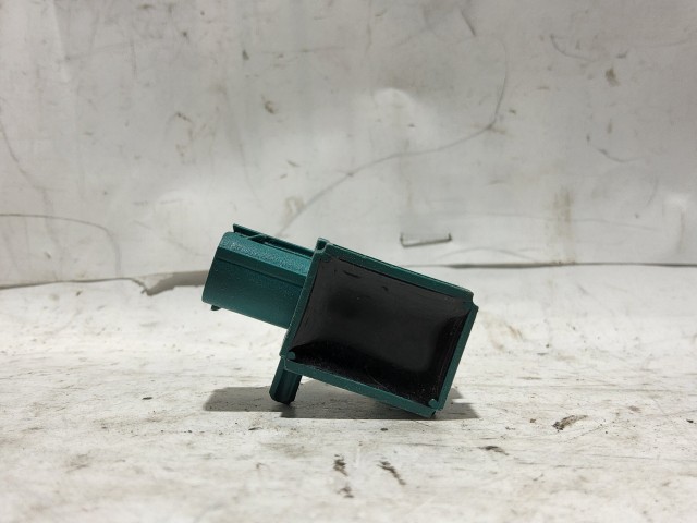 Fiat 500L ütközés szenzor 51881704