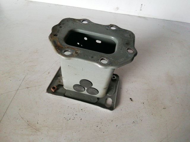 Kia Ceed I. Fl. 2009-2012 2008-2012 Nyúlvány és Nyúlványösszekötő Használt Bal első 