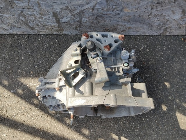 Fiat Doblo III.  2009-2015 2009-2015 Váltó Használt 6 Kézi Első kerék  a képen látható sérüléssel