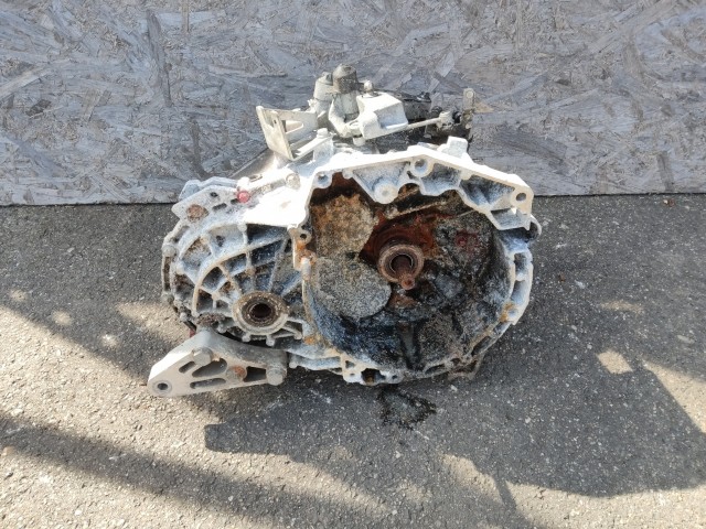 Fiat Doblo III.  2009-2015 2009-2015 Váltó Használt 6 Kézi Első kerék  a képen látható sérüléssel