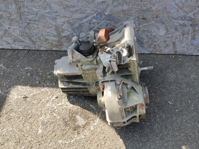 Alfa Romeo 147 2000-2010 Váltó Használt 6 Kézi Első kerék  a képen látható sérüléssel