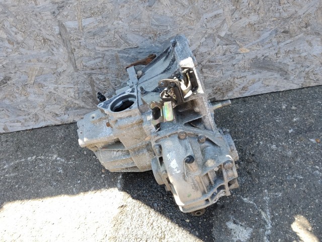 Alfa Romeo 147 2000-2010 Váltó Használt 5 Kézi Első kerék  a képen látható sérüléssel