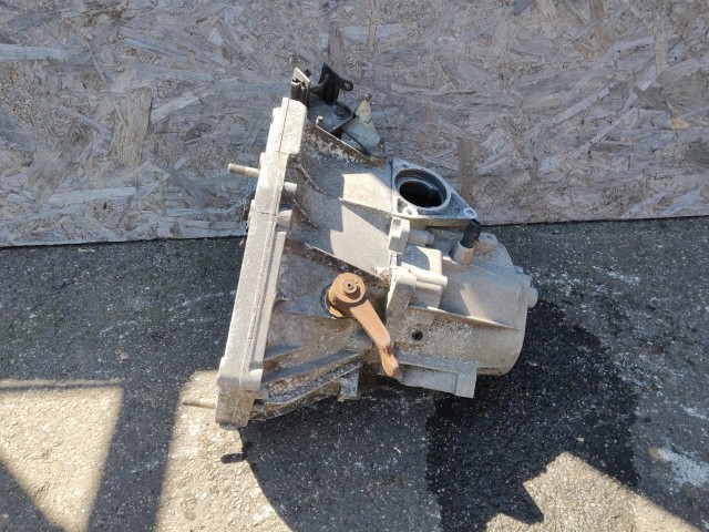 Alfa Romeo 147 2000-2010 Váltó Használt 5 Kézi Első kerék  a képen látható sérüléssel