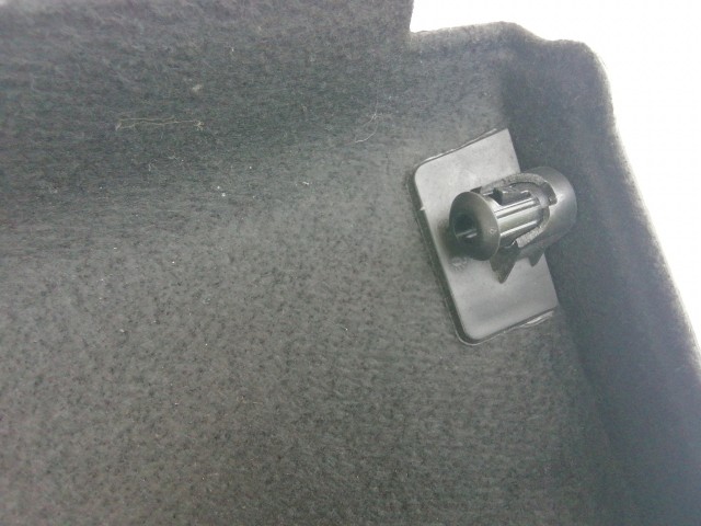 185591 Mini R56 2006-2013 kalaptartó, a képen látható sérüléssel