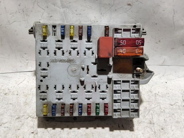 186933 Alfa Romeo 147 Diesel külső biztosíték tábla, biztosítékok és relék nélkül!!!!