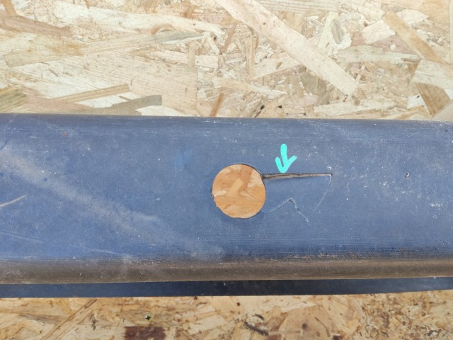 187156 Fiat Doblo 2009-2022 hátsó nyúlványösszekötő, lökhárítómerevítő, a képen látható sérüléssel