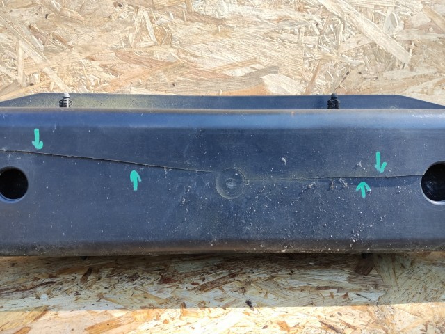 Lancia Voyager 2011-2015 Nyúlvány és Nyúlványösszekötő Használt hátsó  a képen látható sérüléssel