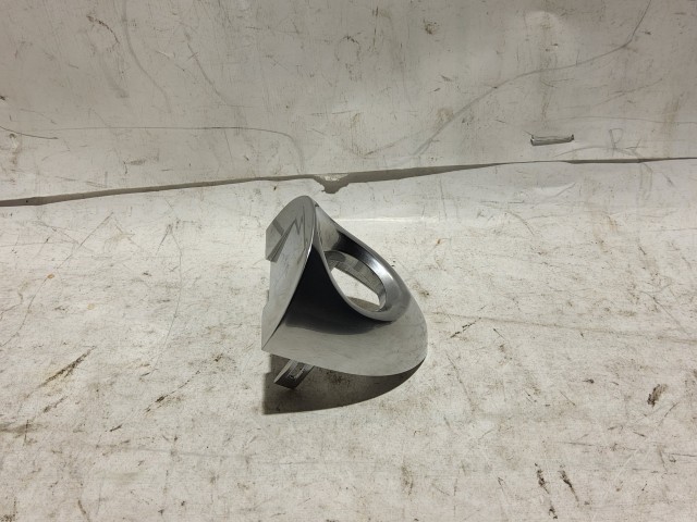 Alfa Romeo Giulietta 2010-2020 Zárbetét kupak Használt bal első