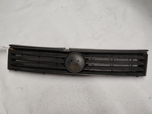 32741Fiat Stilo díszrács, a képen látható sérüléssel
