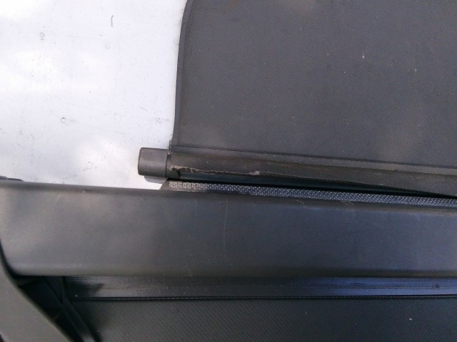 187103 Ford Focus II. 2005-2011 kombi Kalaptartó 1702101,  a képen látható sérüléssel