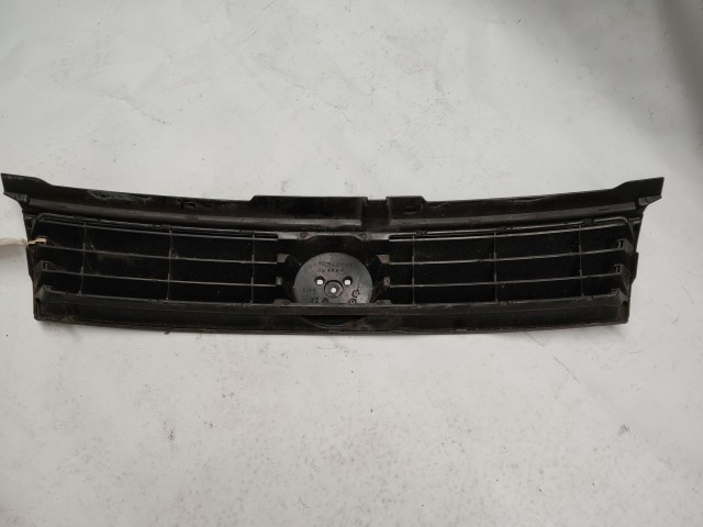 24027 Fiat Stilo díszrács, a képen látható sérüléssel