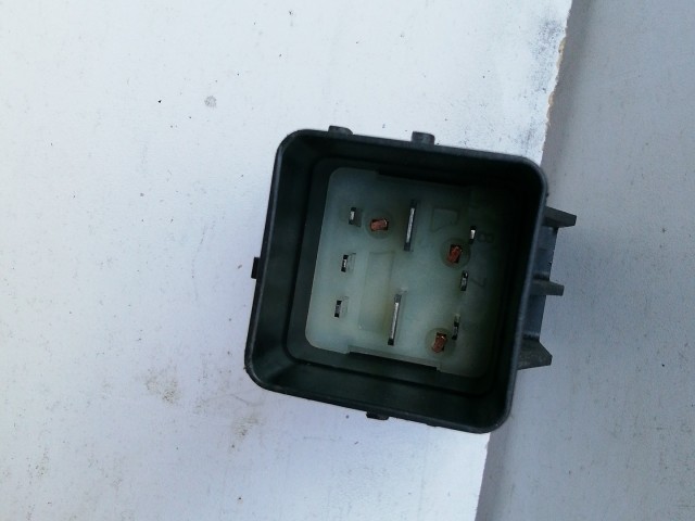 Peugeot 4007 2007-2012 Izzitó relé Használt 