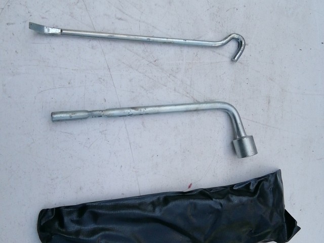 Peugeot 4007 2007-2013 Kerékanyakulcs Használt