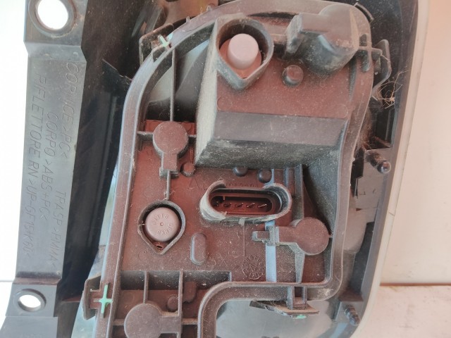 187685 Fiat 500 2007-2015 bal hátsó lámpa, a képen látható sérüléssel