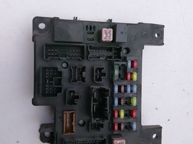 Peugeot 4007 2007-2012 Biztosítéktábla  Használt belső