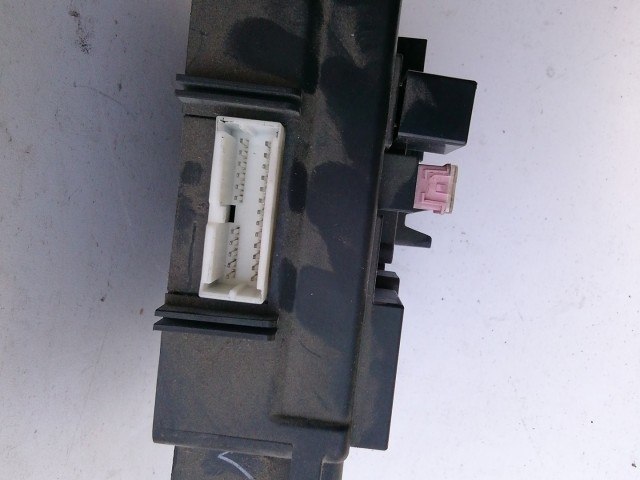 Peugeot 4007 2007-2012 Biztosítéktábla  Használt belső