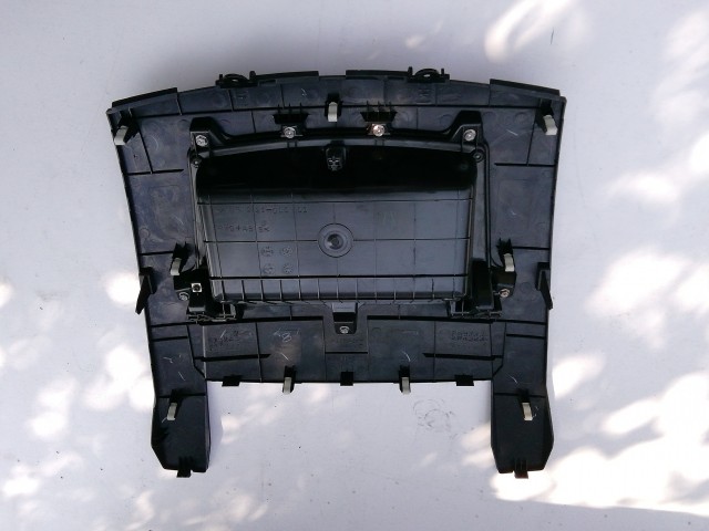 Peugeot 4007 2007-2012 Belső műanyag burkolatok és alkatrészek Használt tároló rekesz