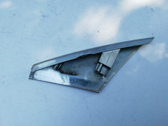  Peugeot 4007 2007-2012 Díszcsík és díszléc Használt első lökhárító Jobb