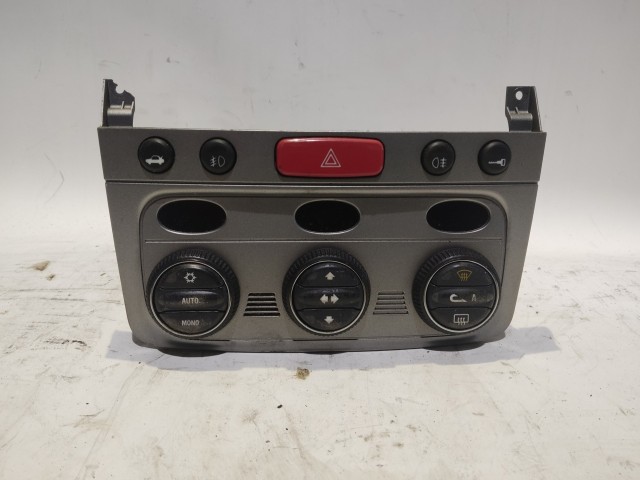 182996 Alfa Romeo GT 2003-2010 Fűtés kapcsoló, a képen látható sérüléssel