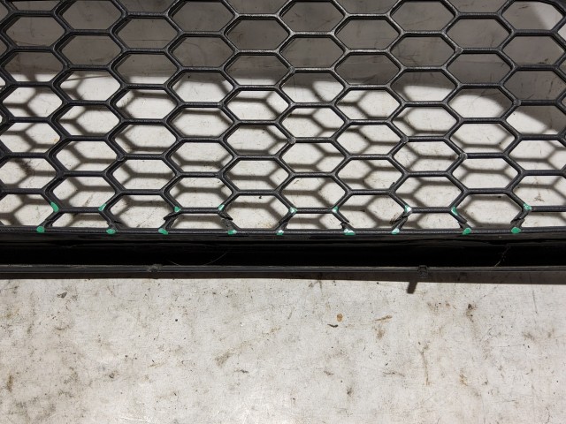 187996 Alfa Romeo GT 2003-2010 Díszrács Használt Bal első alsó a képen látható sérüléssel