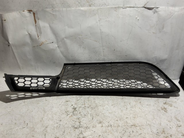 187997 Alfa Romeo GT 2003-2010 Díszrács a képen látható sérüléssel Használt Bal első alsó