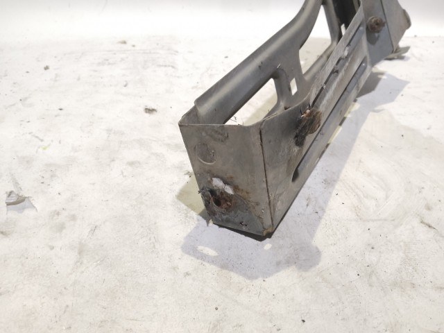 183009 Alfa Romeo Gt jobb első sárvédő, lökhárító tartó 60685945