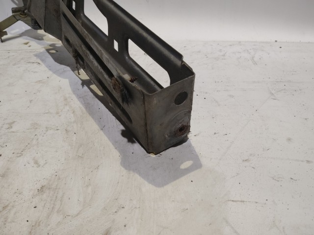 183010 Alfa Romeo Gt bal első sárvédő, lökhárító tartó 60685949