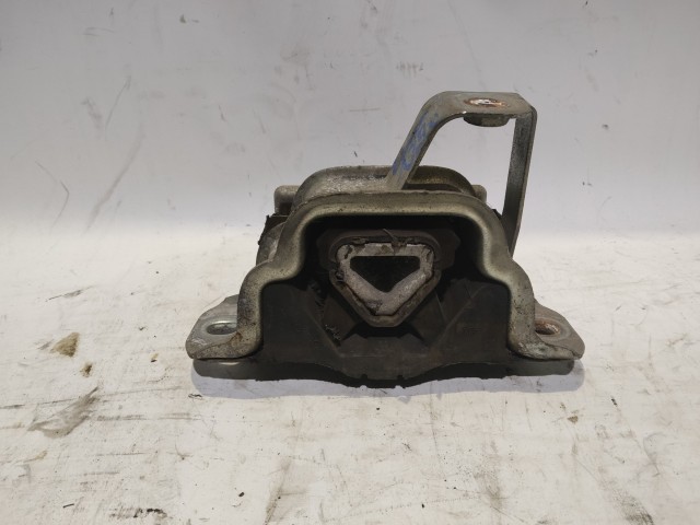 Fiat Linea 2007-2017 Tartóbakok Használt alubak Váltó tartó  