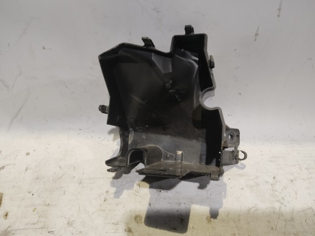 Toyota Yaris II. 2006-2011 2006-2011 Biztosítéktábla ház Használt a képen látható sérüléssel