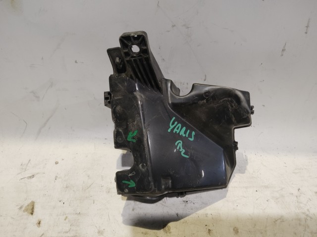 Toyota Yaris II. 2006-2011 2006-2011 Biztosítéktábla ház Használt a képen látható sérüléssel