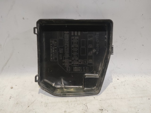 Toyota Yaris II. 2006-2011 2006-2011 Biztosítéktábla takaró Használt