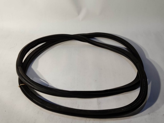 Skoda Karoq 2018 Ajtó kéder gumi Használt bal hátsó 