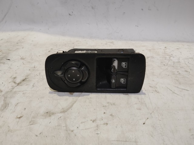 Alfa Romeo MiTo 2008-2018 bal oldali ablakemelő kapcsoló, a képen látható kopással!!!