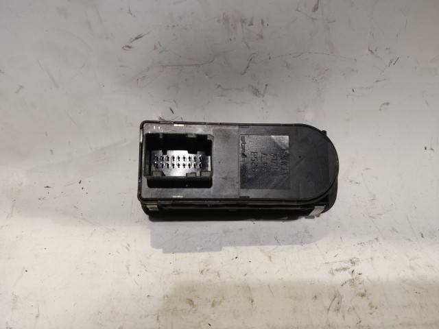 Alfa Romeo MiTo 2008-2018 bal oldali ablakemelő kapcsoló, a képen látható kopással!!!