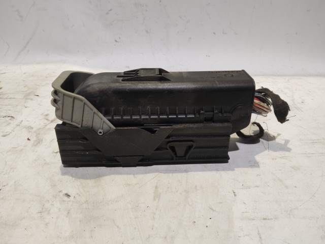 183241 Fiat Grande Punto külső biztosítéktábla elektromos csatlakozó 51736451