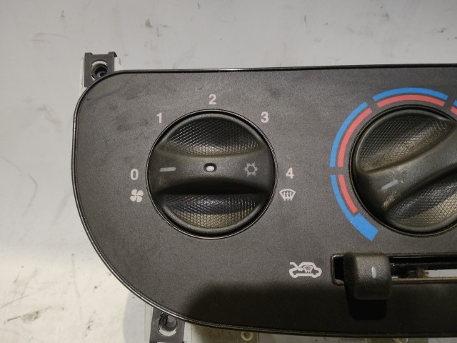 Fiat Doblo II. 2005-2009 2005-2009 Fűtés- és közép kapcsolók Használt manual