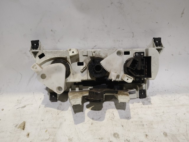 Fiat Doblo II. 2005-2009 2005-2009 Fűtés- és közép kapcsolók Használt manual