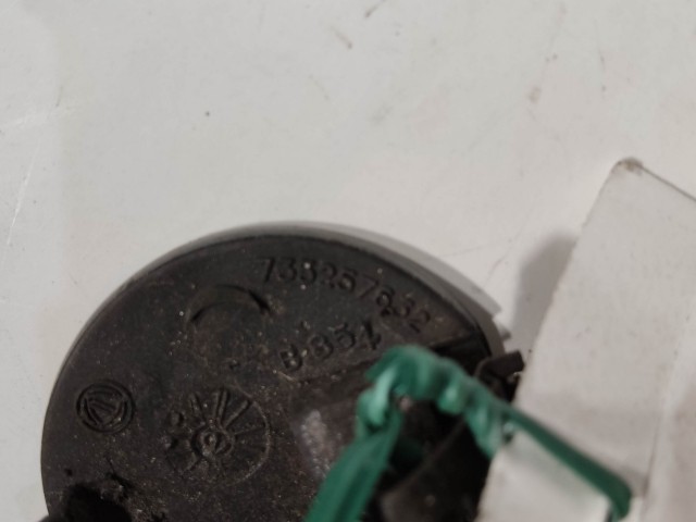 136367 Alfa Romeo 147 2000-2005 hátsó vonószem takaró 735257632