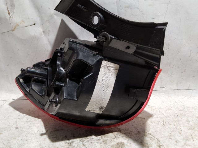 188546 209295 Alfa Romeo Giulietta jobb hátsó külső lámpa, Izzó foglalat nélkül, a képen látható ragasztó nyomokkal