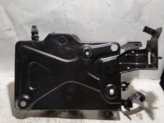 Fiat 500 X 2015-2018 Akkumulátor tartó, tálca Használt