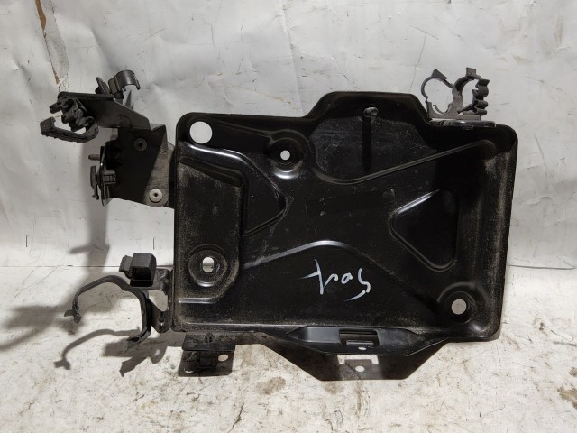 Fiat 500 X 2015-2018 Akkumulátor tartó, tálca Használt