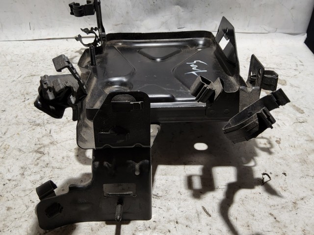 Fiat 500 X 2015-2018 Akkumulátor tartó, tálca Használt