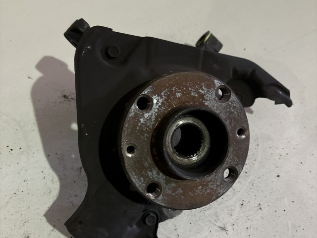 Fiat Idea 2003-2012 Csonkállvány,kerékagy Használt 25 Van Abs Öntvény Jobb első