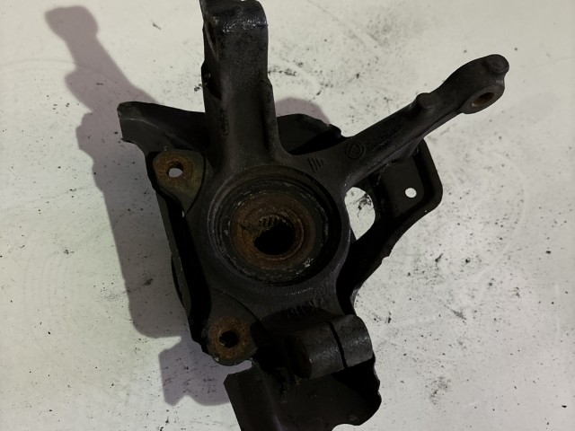 Fiat Punto I.  1993-1999 1993-1999 Csonkállvány,kerékagy Használt 22 Nincs Abs Öntvény Jobb első