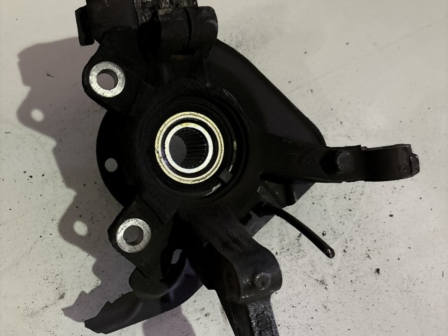 Lancia Ypsilon II.  2003-2011 2003-2011 Csonkállvány,kerékagy Használt 25 Van Abs Öntvény Bal első