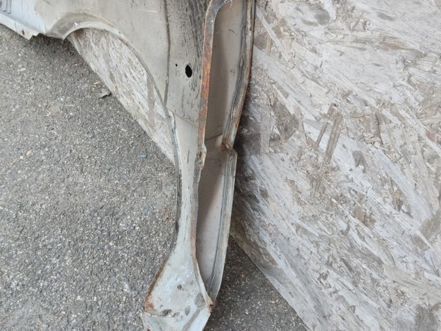 187800 Lancia Delta 1993-1999 1993-1999 Sárvédő Használt Jobb első Pezsgő 